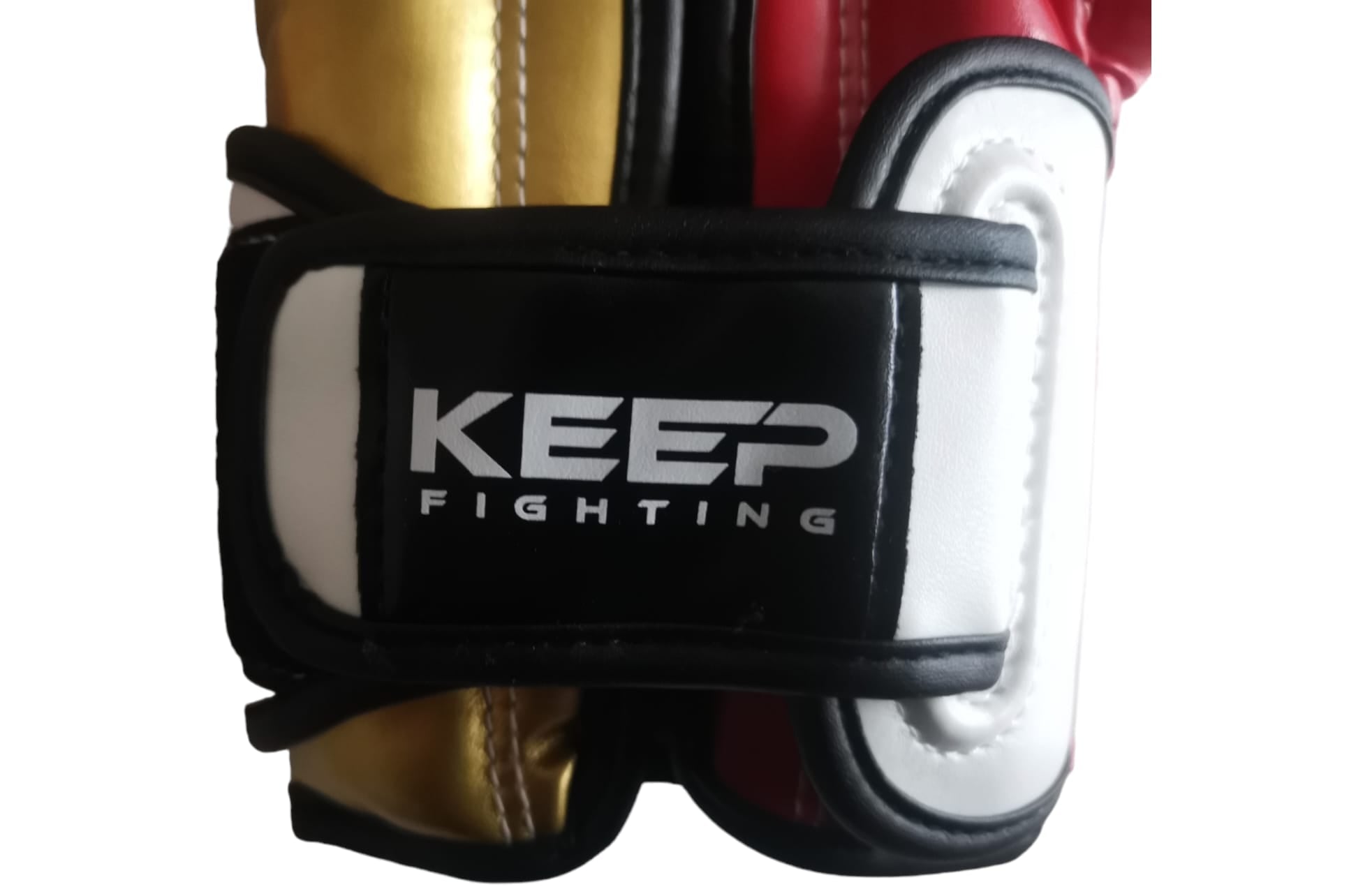 Strap boxing gloves